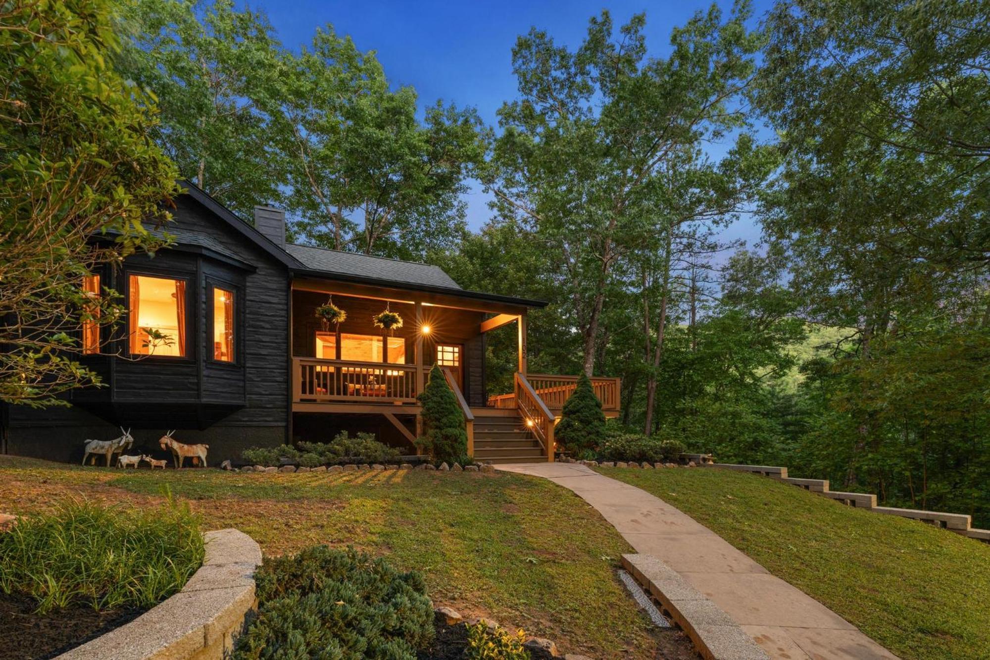 Lux Mtn Cabin - Hot Tub, Fire Pit, Game Room Franklin Exterior photo