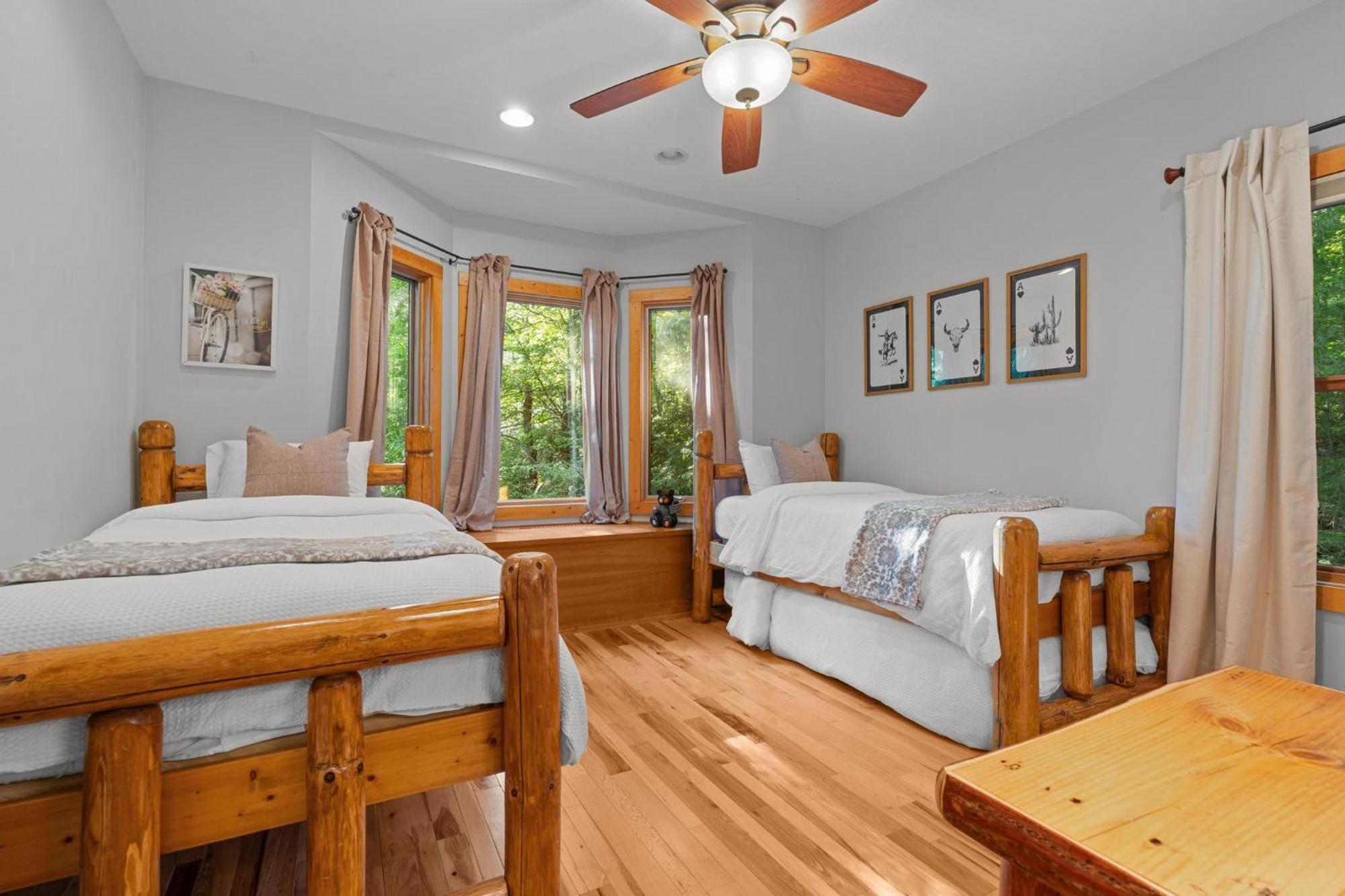 Lux Mtn Cabin - Hot Tub, Fire Pit, Game Room Franklin Exterior photo
